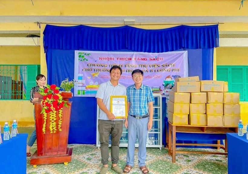 Trao hơn 2.200 đầu sách cho thư viện trường học ở An Giang ảnh 1