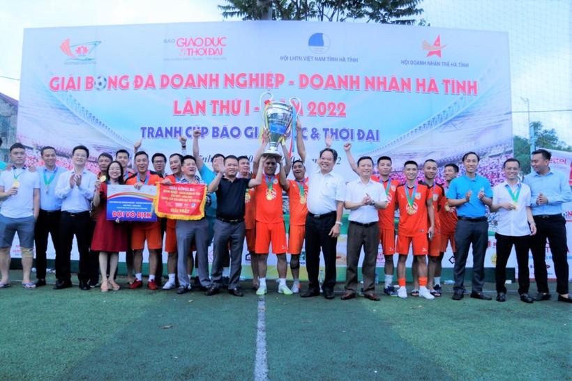 Trận chung kết Giải bóng đá tranh Cúp Báo GD&TĐ nhiều kịch tính và hấp dẫn ảnh 10