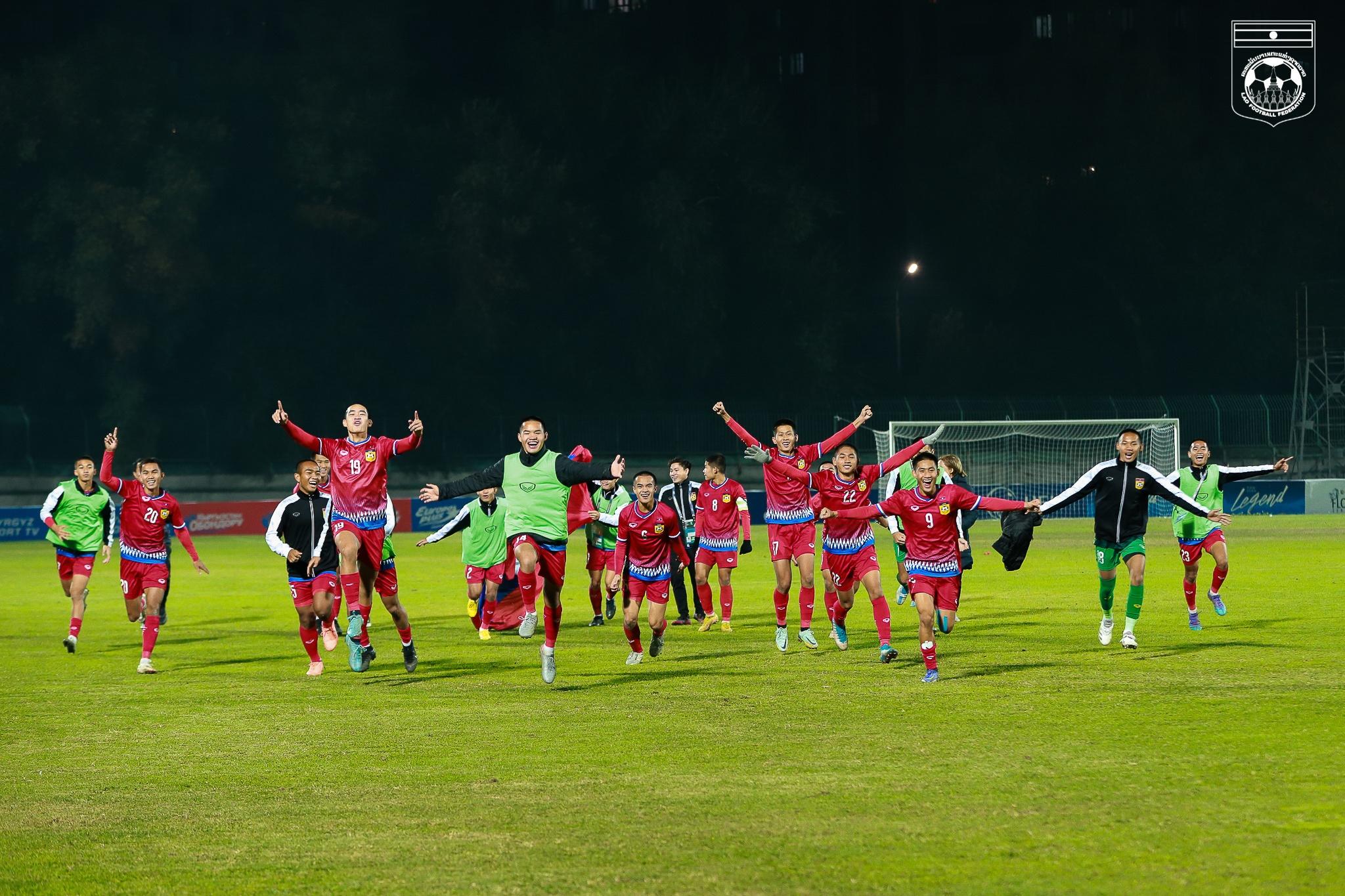 Ở lượt đấu cuối, U17 Lào đánh bại Kyrgyzstan 2-1 để giành ngôi nhì bảng. Ảnh: LĐBĐ Lào.