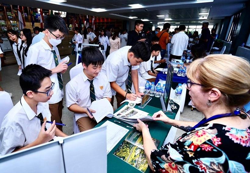 Triển lãm du học mùa Thu năm 2022 - mở ra nhiều cơ hội cho học sinh, sinh viên ảnh 2