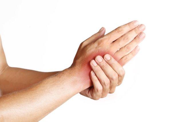Thanh niên 22 tuổi bị nhồi máu cơ tim, đừng bỏ qua 4 dấu hiệu báo động này ở tay và chân!  - Ảnh 3.