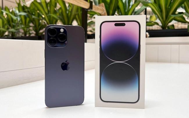 iPhone 14 xách tay đại hạ giá, xuống thấp hơn chính hãng - Ảnh 1. iPhone 14 xách tay đại hạ giá, xuống thấp hơn chính hãng - Ảnh 1.