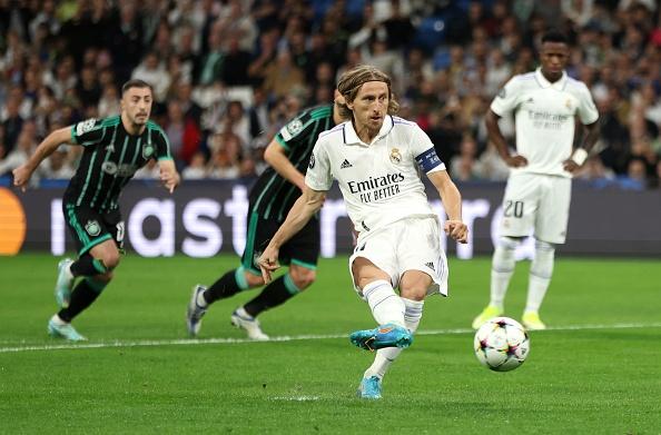 Modric mở màn cho trận thắng tưng bừng của nhà ĐKVĐ.