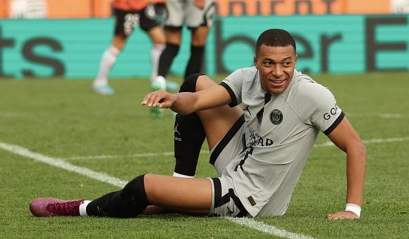 Mbappe không hài lòng với màn thể hiện của bản thân.