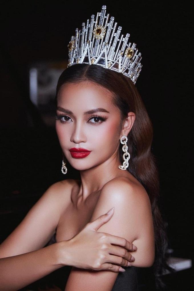 Hy vọng của 4 người đẹp Việt sắp chinh chiến tại đấu trường sắc đẹp quốc tế - 3 Hy vọng của 4 người đẹp Việt sắp chinh chiến tại đấu trường sắc đẹp quốc tế - 3