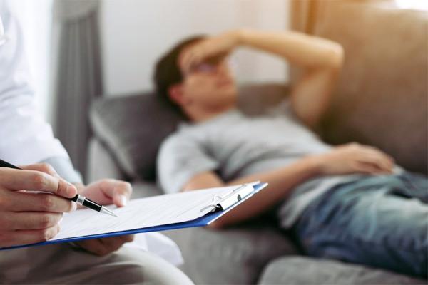 Người đàn ông nhận thông báo bị ung thư giai đoạn 4 sau biểu hiện giống cúm - Ảnh 1. Người đàn ông nhận thông báo bị ung thư giai đoạn 4 sau biểu hiện giống cúm - Ảnh 1.
