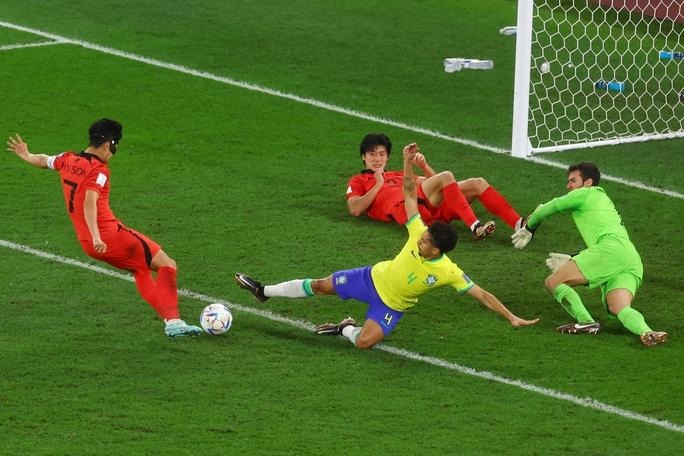 Đè bẹp Hàn Quốc, Neymar và Brazil vào tứ kết - Ảnh 1.