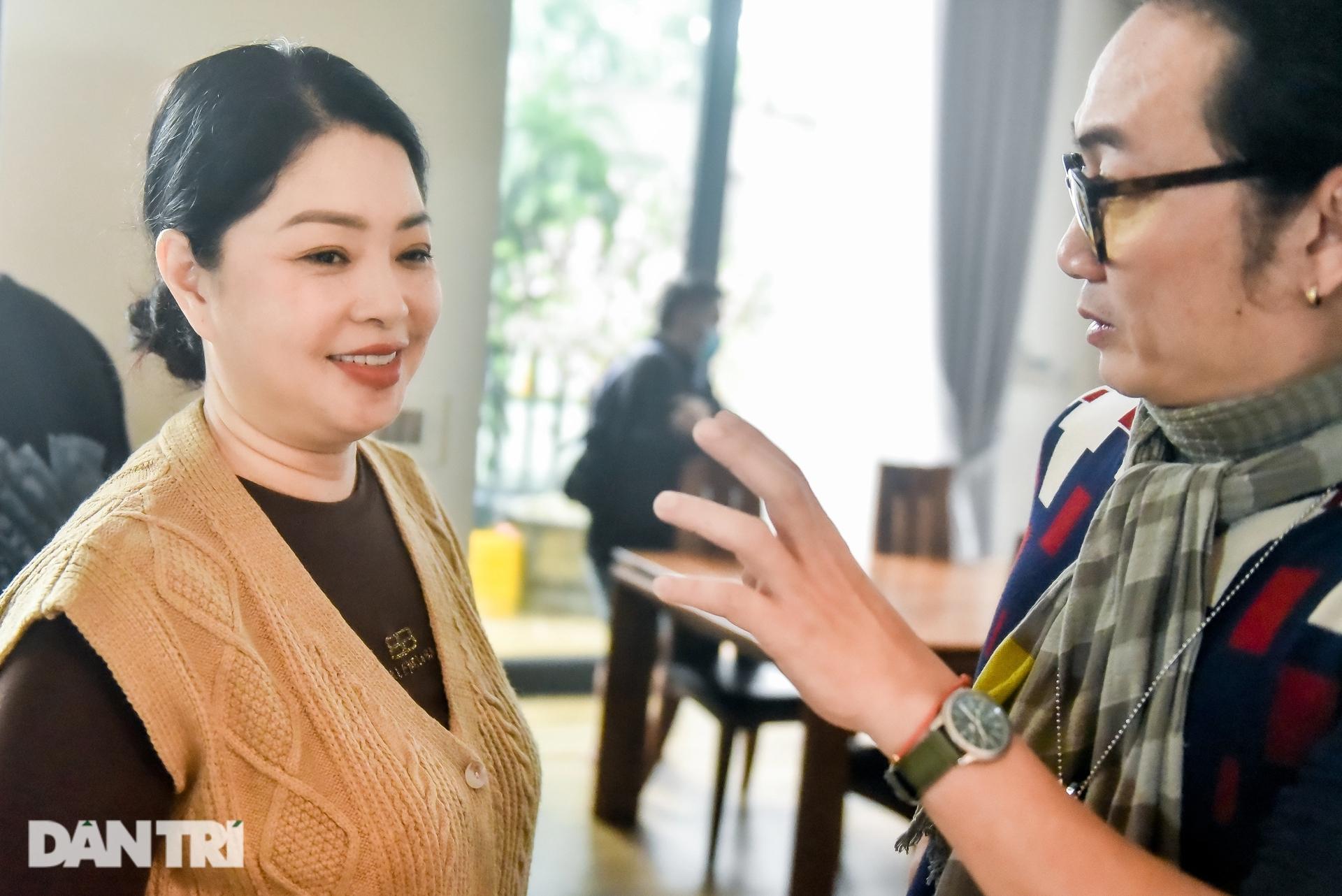 Diễn viên Thanh Tú mượn áo của mẹ, lái ô tô đến quay phim Đừng làm mẹ cáu - Ảnh 15.
