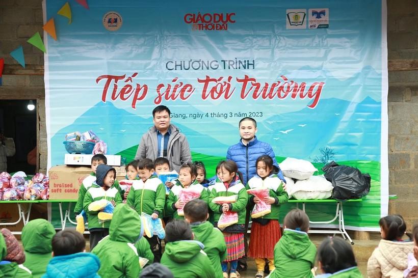 Tiếp sức đến trường mang yêu thương cho học sinh nghèo huyện Đồng Văn ảnh 5