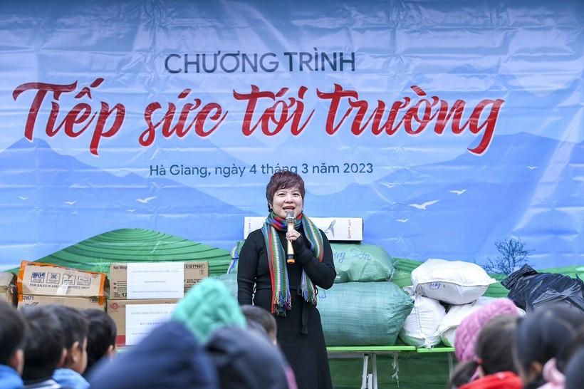 Tiếp sức đến trường mang yêu thương cho học sinh nghèo huyện Đồng Văn ảnh 1