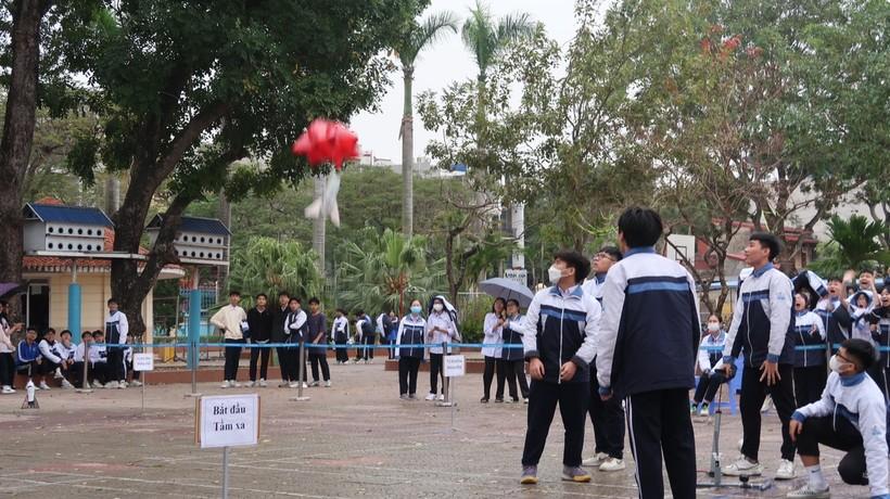 Thú vị bài học STEM qua cuộc thi Bắn tên lửa nước của học sinh Hải Phòng ảnh 7