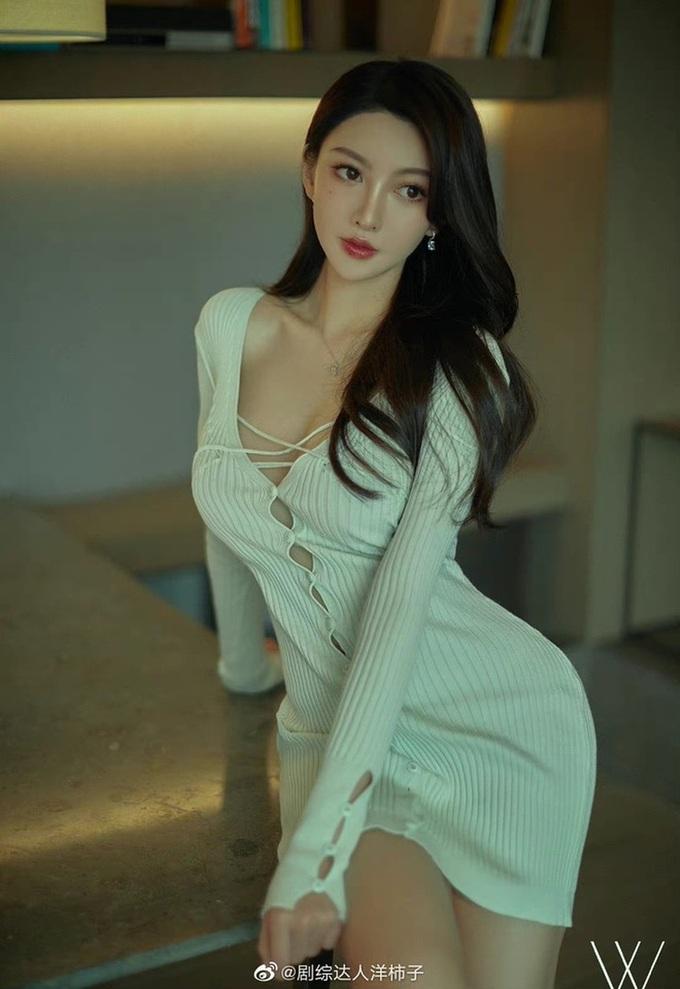 Bạn gái hot girl chấp nhận chuyện tình trong "bóng tối" với Huỳnh Hiểu Minh - Ảnh 3.