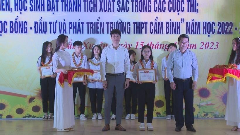 Trường THPT Cẩm Bình đạt thành tích ấn tượng trong các cuộc thi ảnh 5