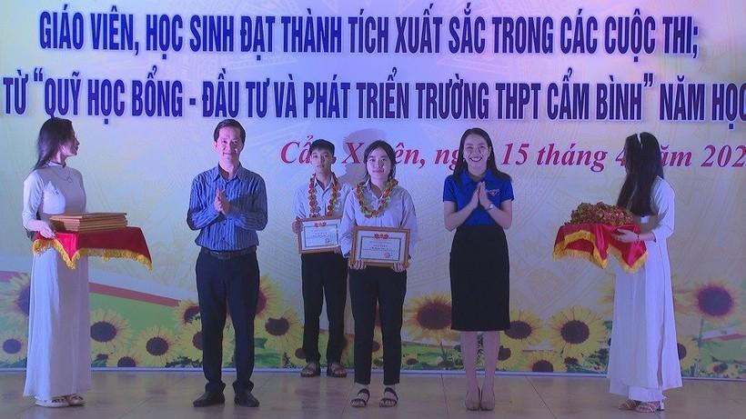 Trường THPT Cẩm Bình đạt thành tích ấn tượng trong các cuộc thi ảnh 4