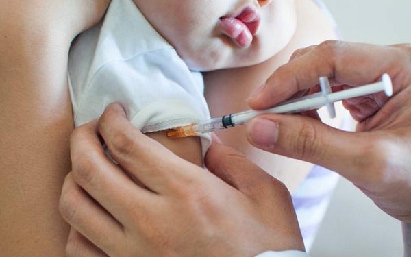 Gần 67 triệu trẻ em bỏ lỡ ít nhất một liều vaccine trong hơn ba năm dịch COVID-19 - Ảnh 1. Gần 67 triệu trẻ em bỏ lỡ ít nhất một liều vaccine trong hơn ba năm dịch COVID-19 - Ảnh 1.