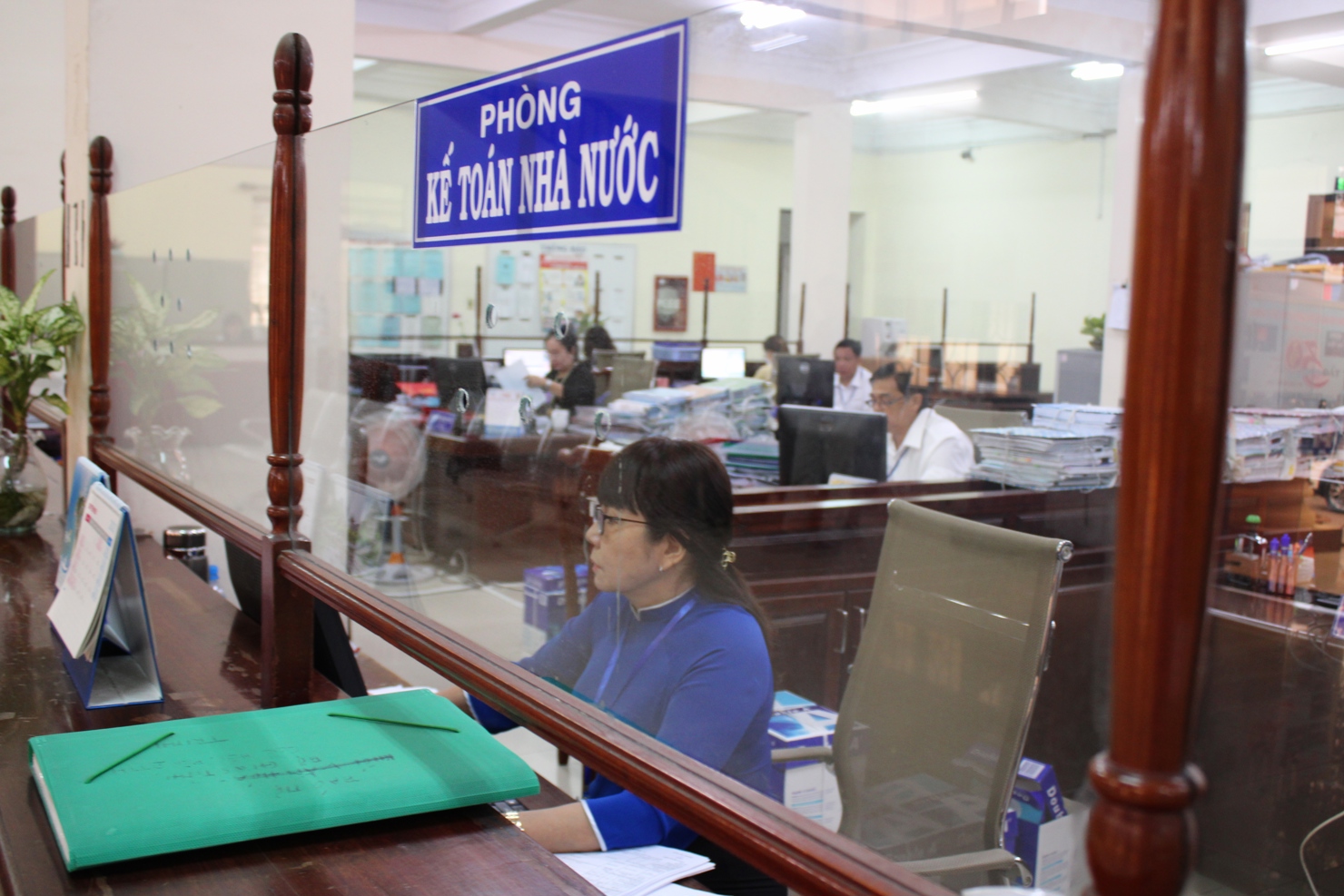 Kho bạc Nhà nước ban hành quy trình thanh toán tự động các khoản chi điện, nước, dịch vụ viễn thông. Ảnh: Thuỳ Linh.