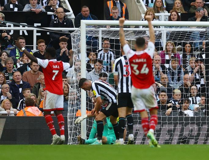 Newcastle và Man United gục ngã, Liverpool chờ hưởng lợi Top 4 - Ảnh 4.