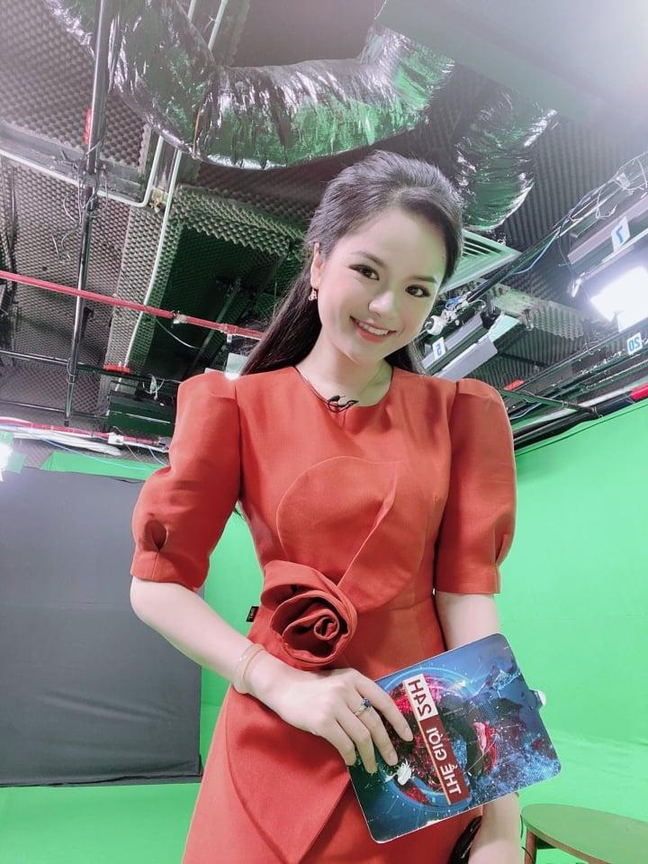 MC của VTV: Tôi hoang mang khi bị chê về diễn xuất trong 'Cuộc đời vẫn đẹp sao' - Ảnh 5.