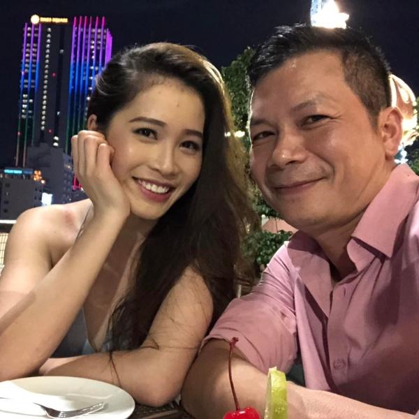 Shark Hưng đúng chuẩn "ông chồng quốc dân": Ngày làm sếp, tối về vẫn phụ vợ chăm con nhỏ - Ảnh 3. Shark Hưng đúng chuẩn "ông chồng quốc dân": Ngày làm sếp, tối về vẫn phụ vợ chăm con nhỏ - Ảnh 3.