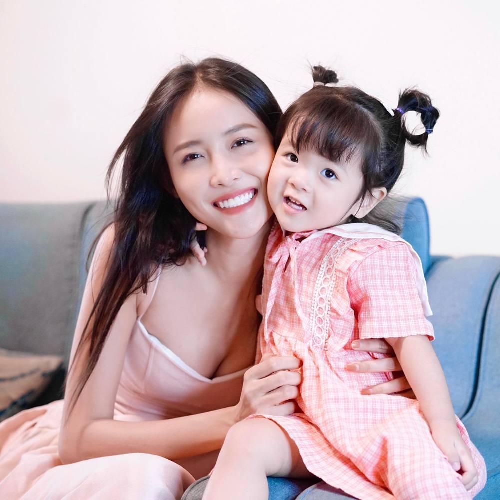 Trương Mỹ Nhân đầu năm khoe biệt thự mới có cả hồ bơi, phòng riêng ái nữ như khu vui chơi - Ảnh 27. Trương Mỹ Nhân đầu năm khoe biệt thự mới có cả hồ bơi, phòng riêng ái nữ như khu vui chơi - Ảnh 27.