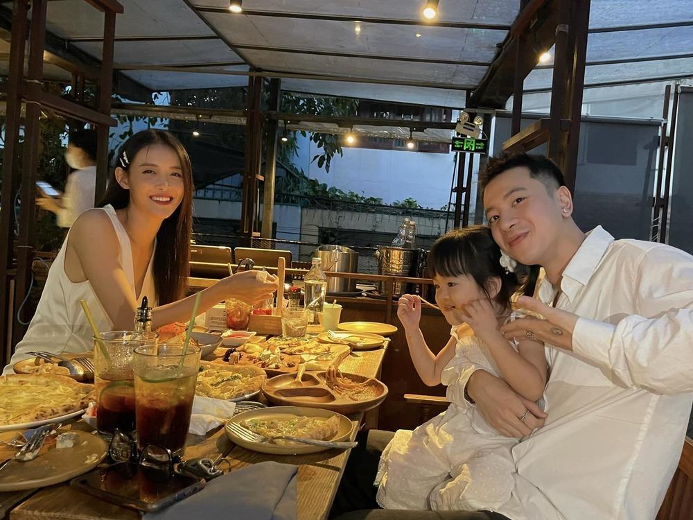 Trương Mỹ Nhân đầu năm khoe biệt thự mới có cả hồ bơi, phòng riêng ái nữ như khu vui chơi - Ảnh 33. Trương Mỹ Nhân đầu năm khoe biệt thự mới có cả hồ bơi, phòng riêng ái nữ như khu vui chơi - Ảnh 33.