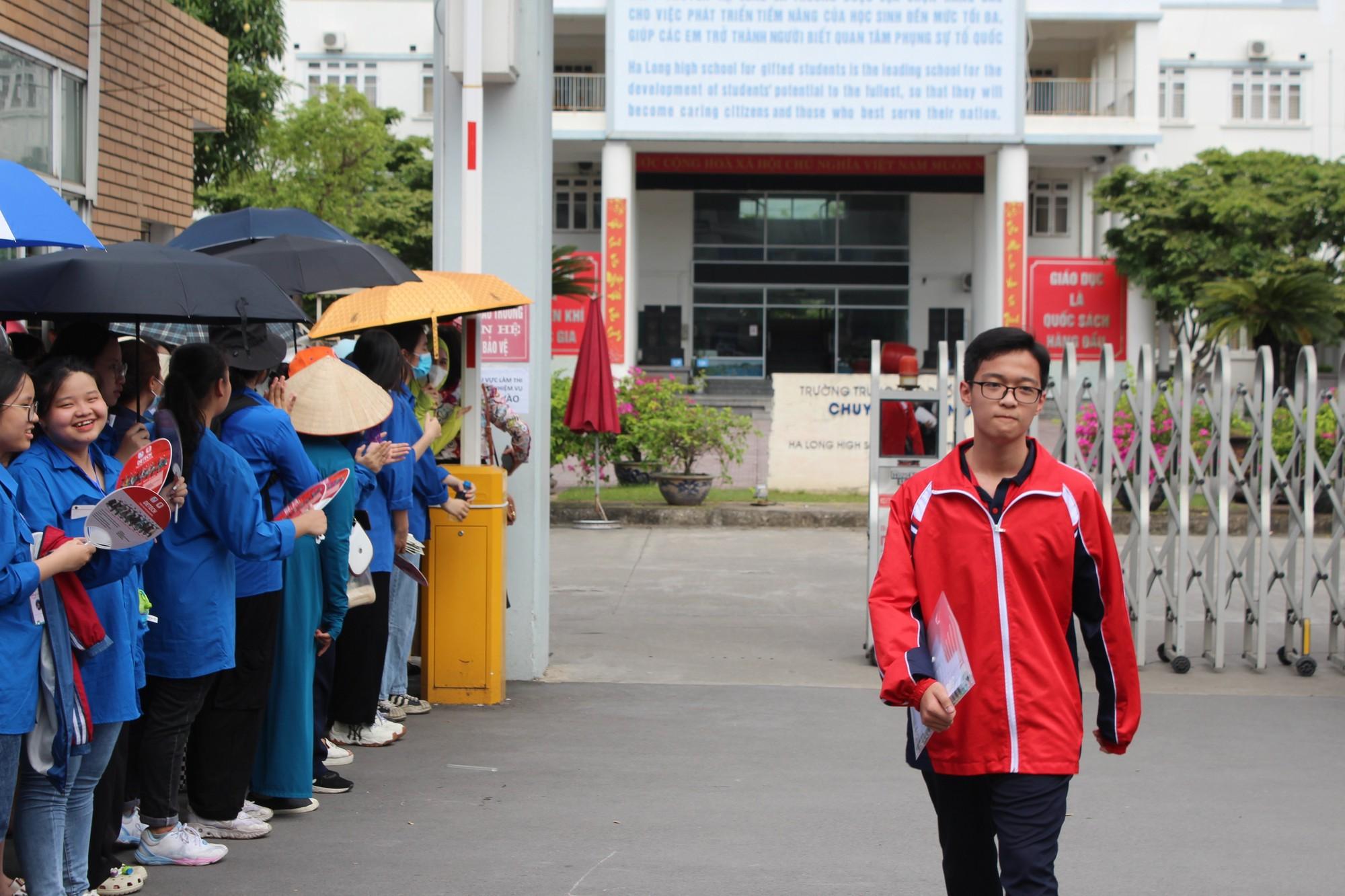 Kỳ thi tuyển sinh lớp 10 tại Quảng Ninh: Đề thi ngữ văn 'dễ thở' hơn năm trước - Ảnh 9.