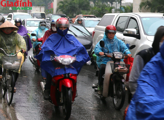 Thời tiết hôm nay 7/6: Bắc Bộ giảm mưa, Nam Bộ mưa dông diện rộng - Ảnh 1.