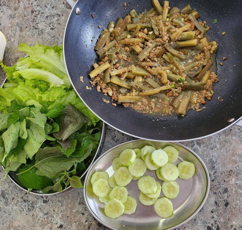 Việt Trinh khoe bữa ăn đạm bạc, đáp lại khi dân mạng nói: Giảm cân làm gì mà khổ thế? - Ảnh 1. Việt Trinh khoe bữa ăn đạm bạc, đáp lại khi dân mạng nói: Giảm cân làm gì mà khổ thế? - Ảnh 1.