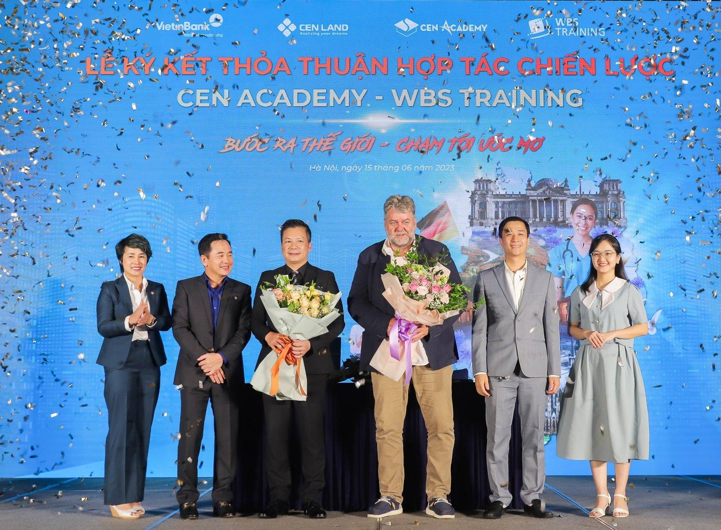 Lễ ký kết thỏa thuận hợp tác chiến lược giữa Cen Land và WBS Training.