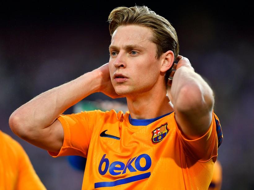 De Jong lọt tầm ngắm của Man City.