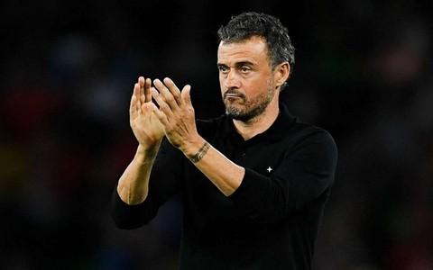 HLV Luis Enrique trở thành thuyền trưởng của PSG.