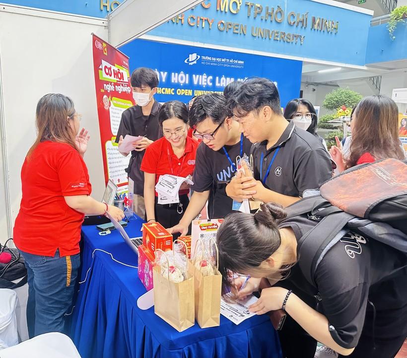 Hơn 1.000 vị trí việc làm dành cho sinh viên Trường ĐH Mở TPHCM ảnh 1