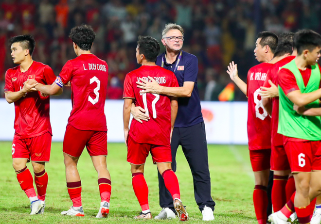 HLV Troussier không dự ASIAD 2023 ảnh 1