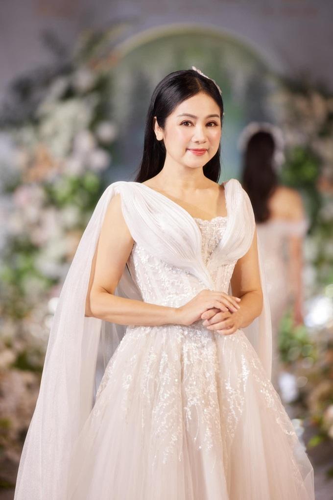 NSND Thu Hà: Từ "Nữ hoàng ảnh lịch" đến cuộc sống an phận tuổi 54 - Ảnh 9.