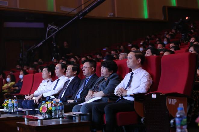 Khắc sâu, tưởng nhớ và tri ân thế hệ đi trước thông qua chương trình giao lưu nghệ thuật ‘Hào khí Việt Nam’ ảnh 1