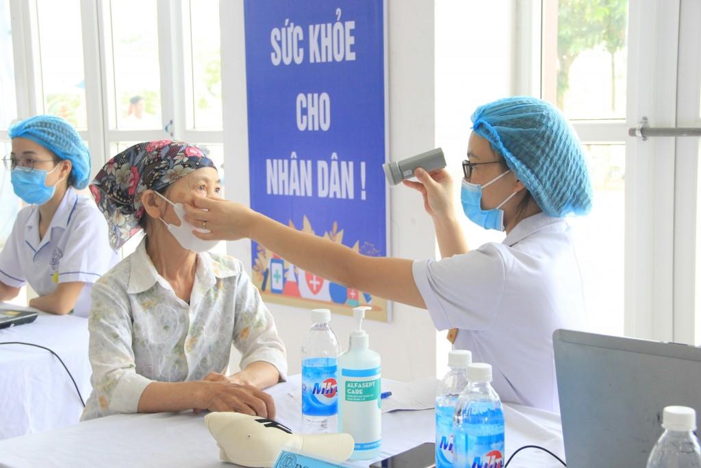 Huyện Mê Linh đã tổ chức khám sức khỏe miễn phí cho gần 160 nghìn người dân