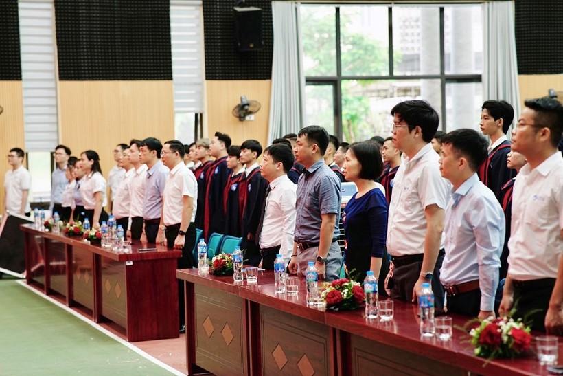 Tân cử nhân, kỹ sư ICTU rạng rỡ ngày tốt nghiệp ảnh 1