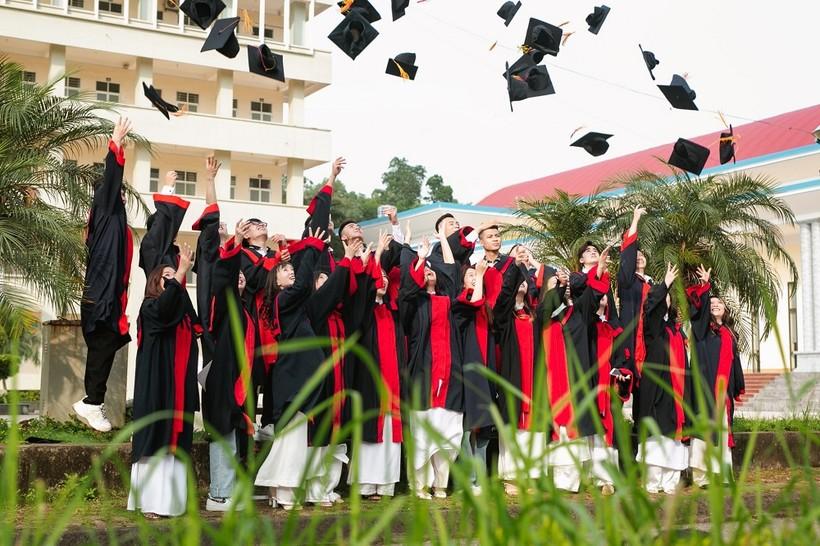 Tân cử nhân, kỹ sư ICTU rạng rỡ ngày tốt nghiệp ảnh 3