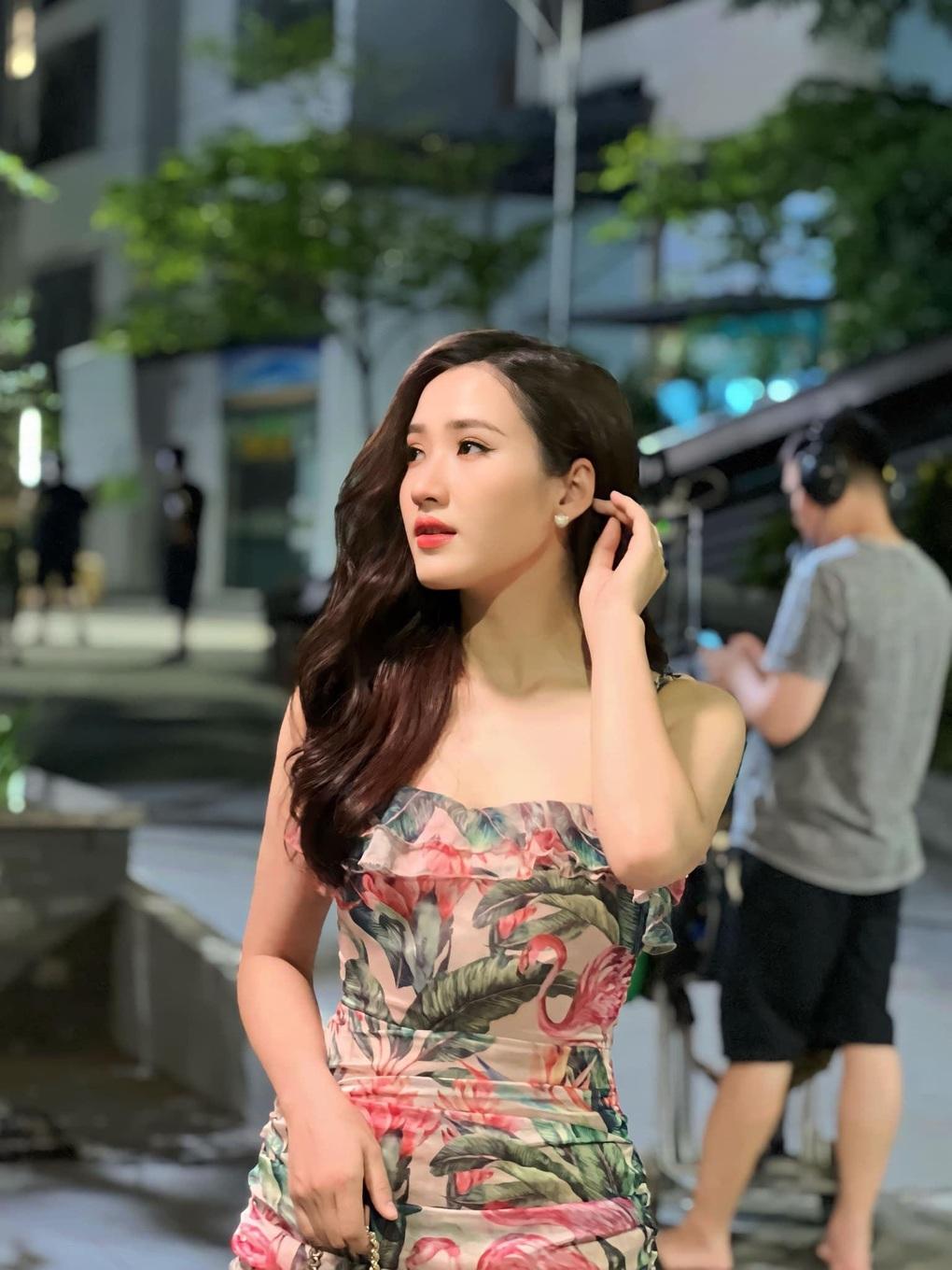 Dàn hot girl "thế hệ mới" trong phim Việt giờ vàng đọ dáng gợi cảm - Ảnh 2. Dàn hot girl "thế hệ mới" trong phim Việt giờ vàng đọ dáng gợi cảm - Ảnh 2.
