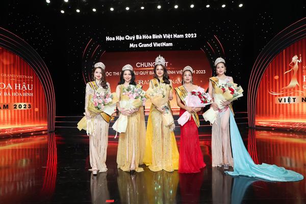 Cựu sinh viên trường Y tế Hải Phòng đăng quang Hoa hậu Mrs Grand Vietnam 2023 - Ảnh 3.