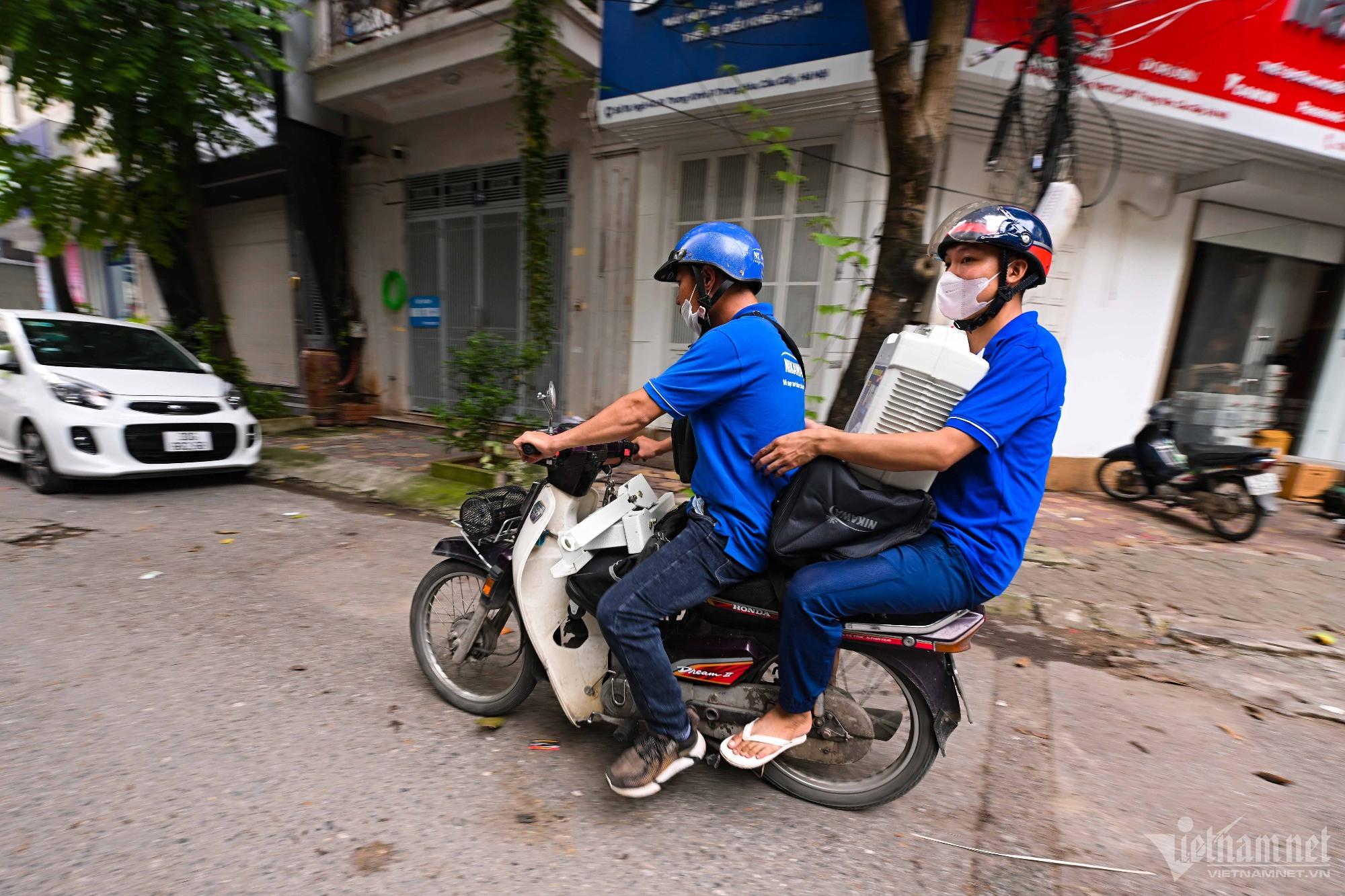 Người dân đổ xô mua thiết bị cứu hỏa mang về thử tập thoát hiểm từ tầng cao - Ảnh 5.