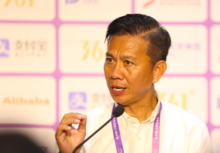 HLV Hoàng Anh Tuấn tức giận khi học trò nhận thẻ phạt, bàn thua không đáng ảnh 1