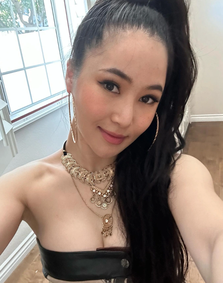 Hương Tràm để lộ mặt mộc, cùng bố làm 1 việc khi trở về Việt Nam - Ảnh 4.