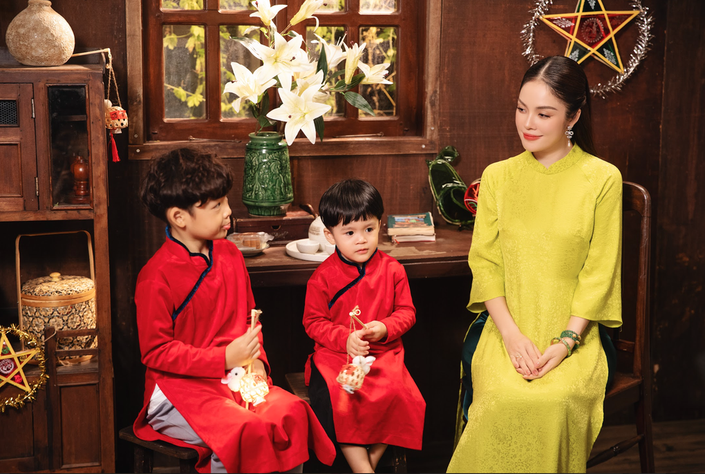 Dương Cẩm Lynh sau khi bị tố nợ nần: "Vì con, tôi làm việc với cường độ gấp 3-4 lần ngày xưa" - Ảnh 3. Dương Cẩm Lynh sau khi bị tố nợ nần: "Vì con, tôi làm việc với cường độ gấp 3-4 lần ngày xưa" - Ảnh 3.