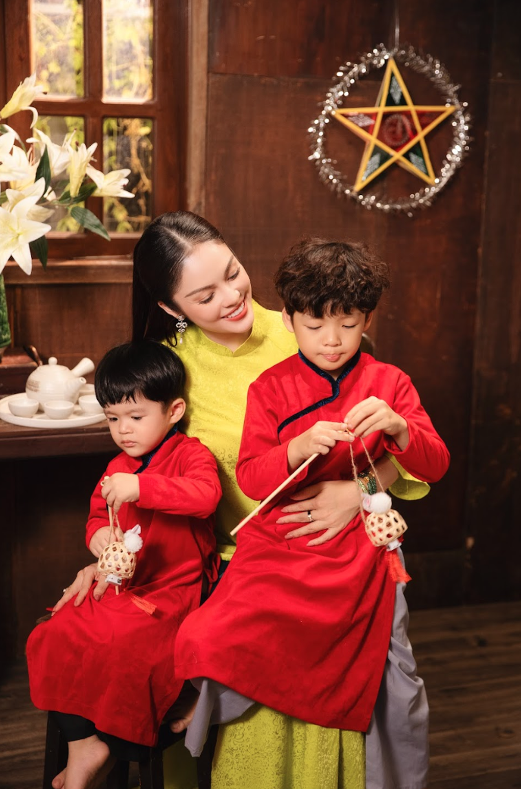 Dương Cẩm Lynh sau khi bị tố nợ nần: "Vì con, tôi làm việc với cường độ gấp 3-4 lần ngày xưa" - Ảnh 2. Dương Cẩm Lynh sau khi bị tố nợ nần: "Vì con, tôi làm việc với cường độ gấp 3-4 lần ngày xưa" - Ảnh 2.