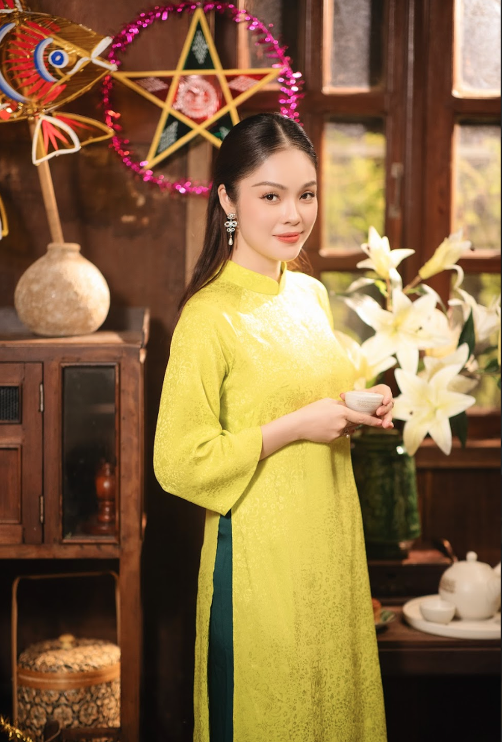 Dương Cẩm Lynh sau khi bị tố nợ nần: "Vì con, tôi làm việc với cường độ gấp 3-4 lần ngày xưa" - Ảnh 4. Dương Cẩm Lynh sau khi bị tố nợ nần: "Vì con, tôi làm việc với cường độ gấp 3-4 lần ngày xưa" - Ảnh 4.
