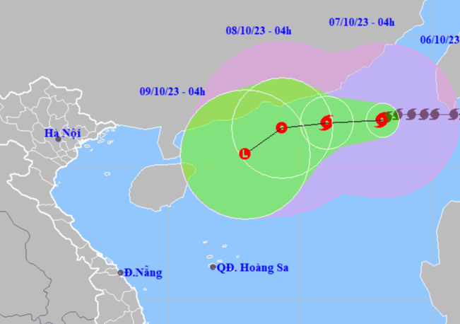 Bão số 4 giật cấp 14, sóng biển cao 6-8 m  - Ảnh 1.