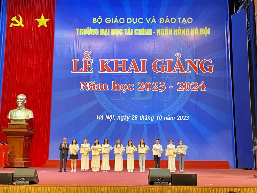 Trường Đại học Tài chính Ngân hàng Hà Nội tổ chức lễ khai giảng