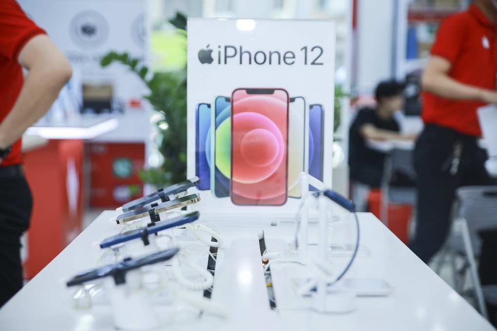 Giá iPhone 12 giảm mạnh chưa từng có, thấp nhất trong lịch sử - Ảnh 2.