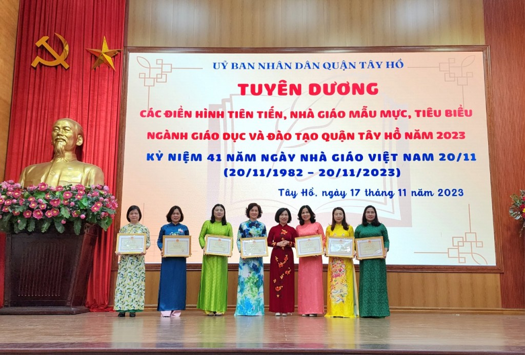 Tuyên dương các điển hình tiên tiến, nhà giáo mẫu mực quận Tây Hồ